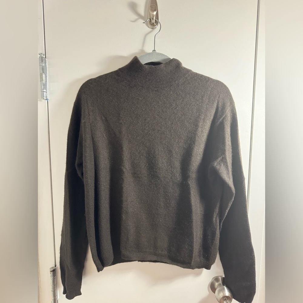 100% Cashmere Brown turtleneck sweater